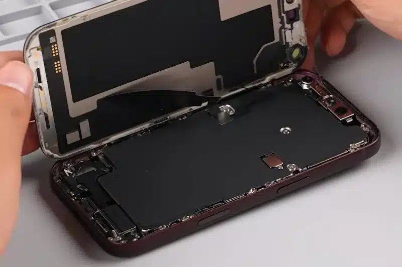 Первые секунды после вскрытия: разборка iPhone 18 Pro раскрыла секрет уменьшения Dynamic Island