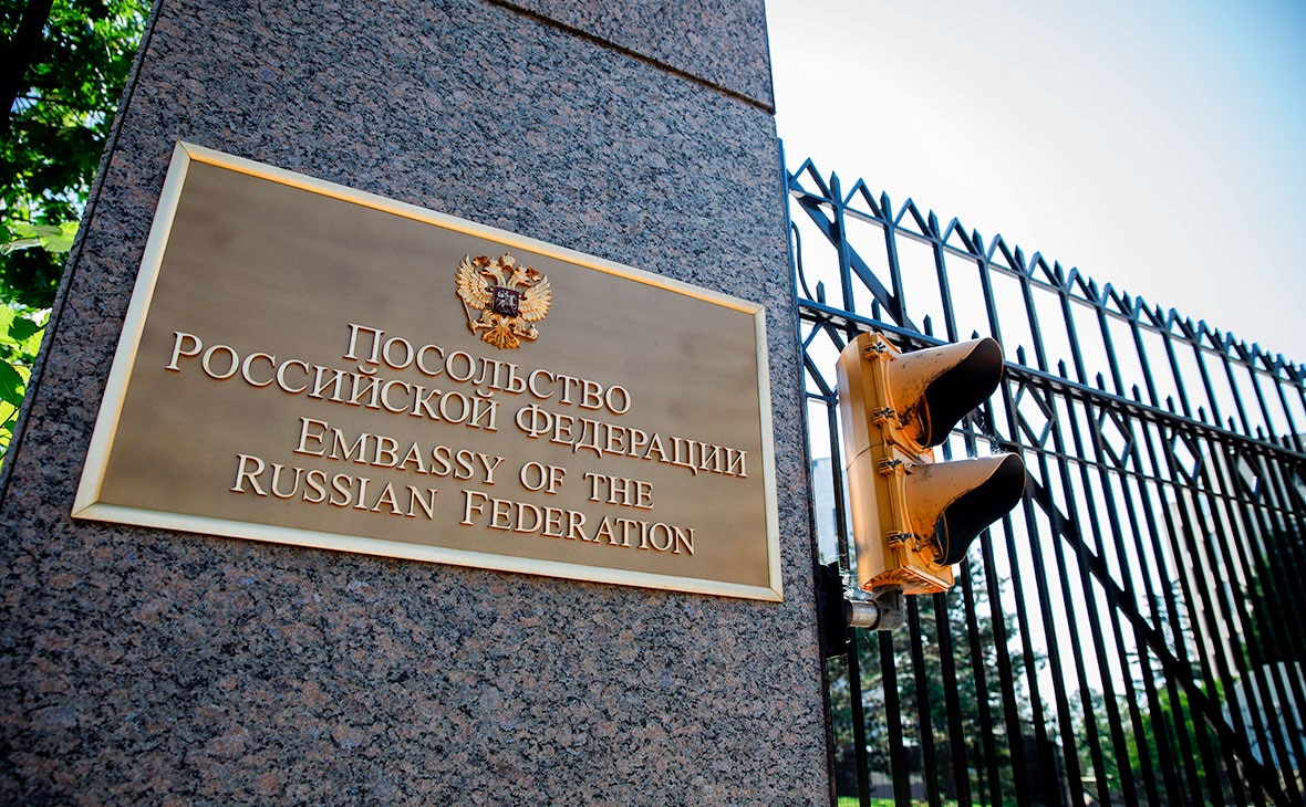 Дипломатия под прикрытием: масштабное присутствие российских спецслужб в посольстве в Сербии