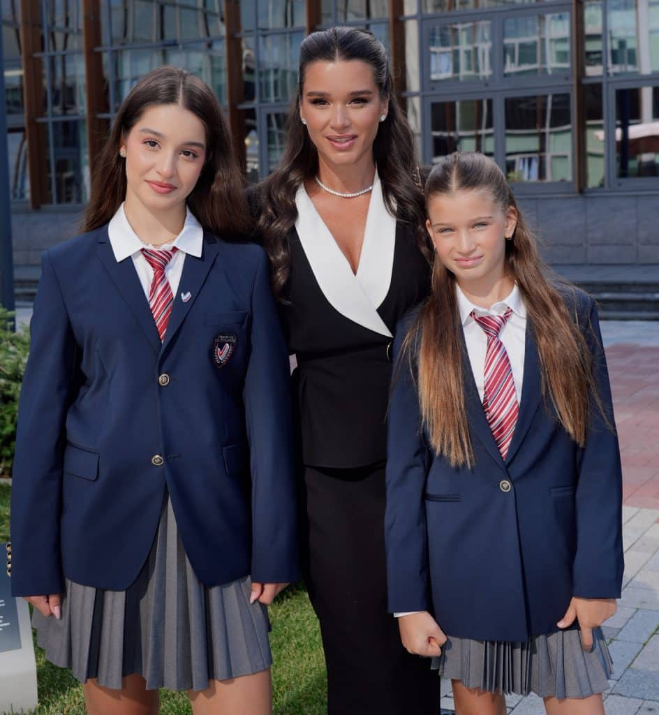 Ksenia Borodina cu fiicele ei