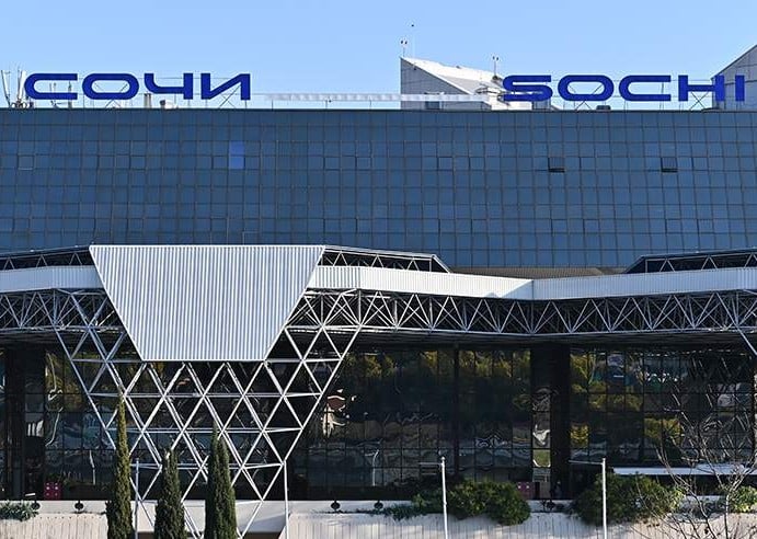 სოჭსა და სირიუსზე მასშტაბური დრონით თავდასხმა: ხანძარი ნავთობის საწყობებში