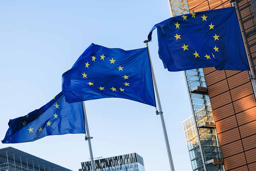 ЕС готовит новые ограничения против Китая: под ударом химическая промышленность, мебель и машиностроение