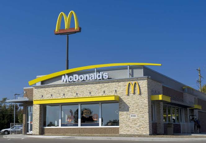 Искусственный интеллект на страже прибыли: как алгоритмы меняют цены в McDonald’s